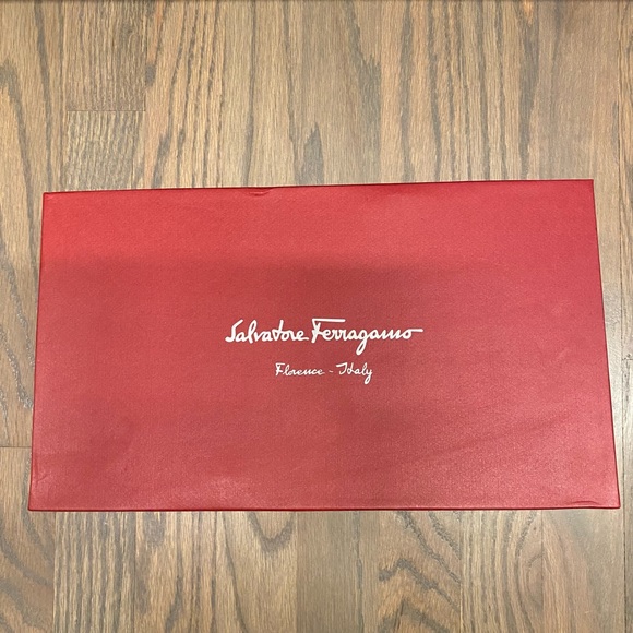 Salvatore Ferragamo Beige Leather Sharise Gladiator Sandals Size 10.5. NWT - Picture 16 of 16